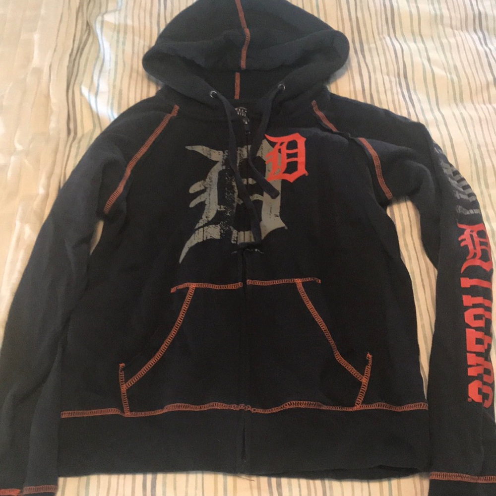 Detroit Tigers zip up